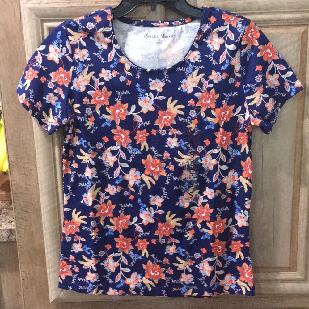 New With Tags Blouse With Very Pretty Flowers